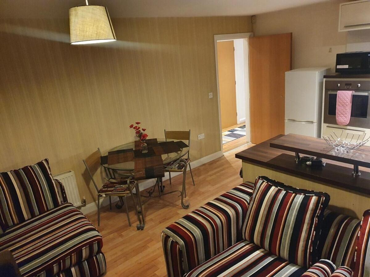 Two Bedroom Apartment, Free Parking, Close To Uclan And Free Wifi Preston  Esterno foto