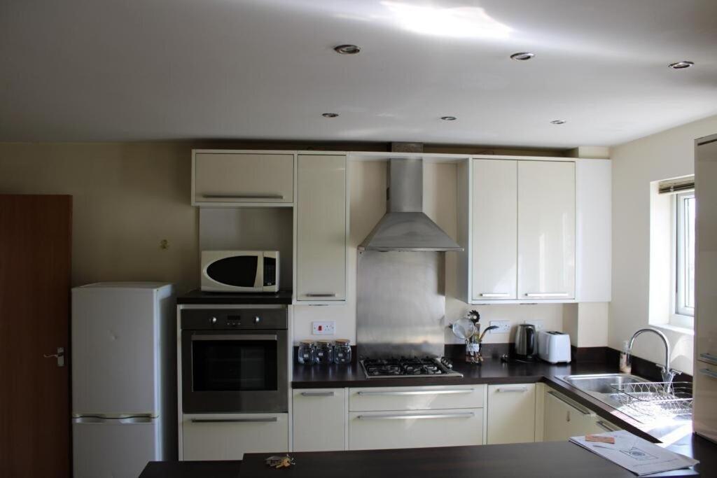 Two Bedroom Apartment, Free Parking, Close To Uclan And Free Wifi Preston  Esterno foto