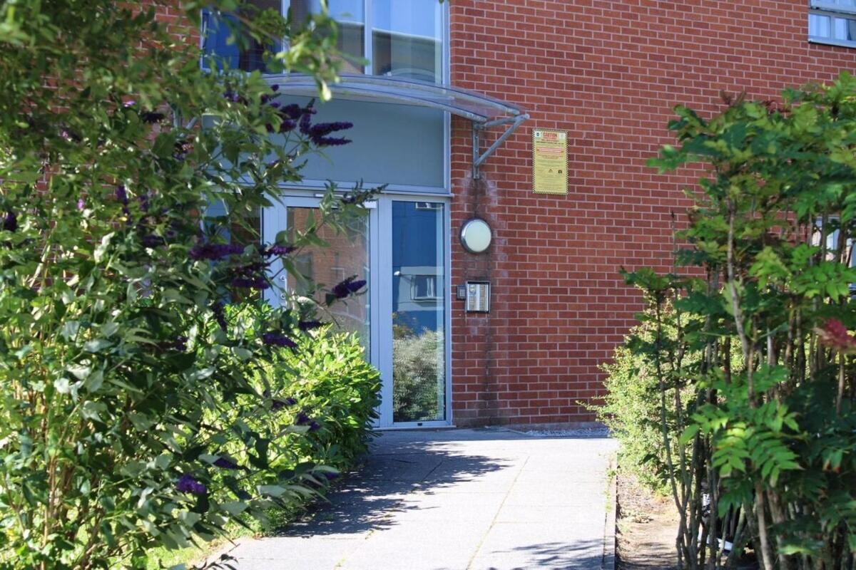 Two Bedroom Apartment, Free Parking, Close To Uclan And Free Wifi Preston  Esterno foto