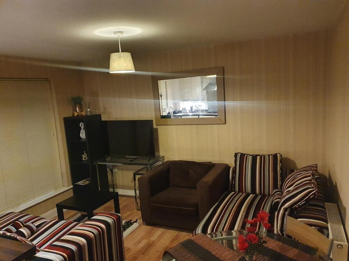 Two Bedroom Apartment, Free Parking, Close To Uclan And Free Wifi Preston  Esterno foto