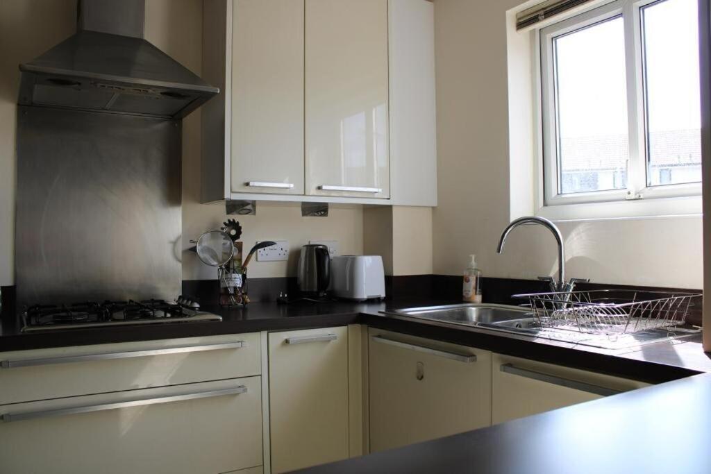 Two Bedroom Apartment, Free Parking, Close To Uclan And Free Wifi Preston  Esterno foto