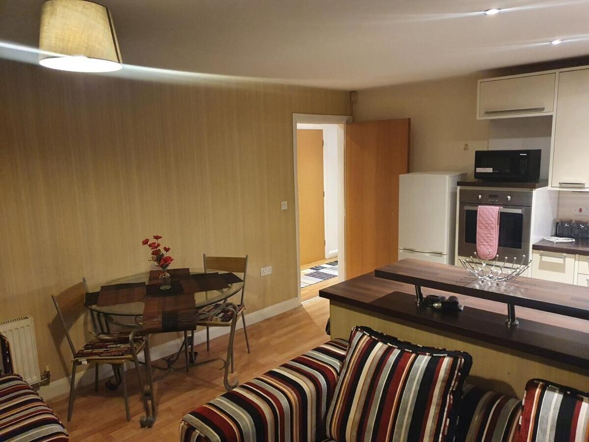 Two Bedroom Apartment, Free Parking, Close To Uclan And Free Wifi Preston  Esterno foto