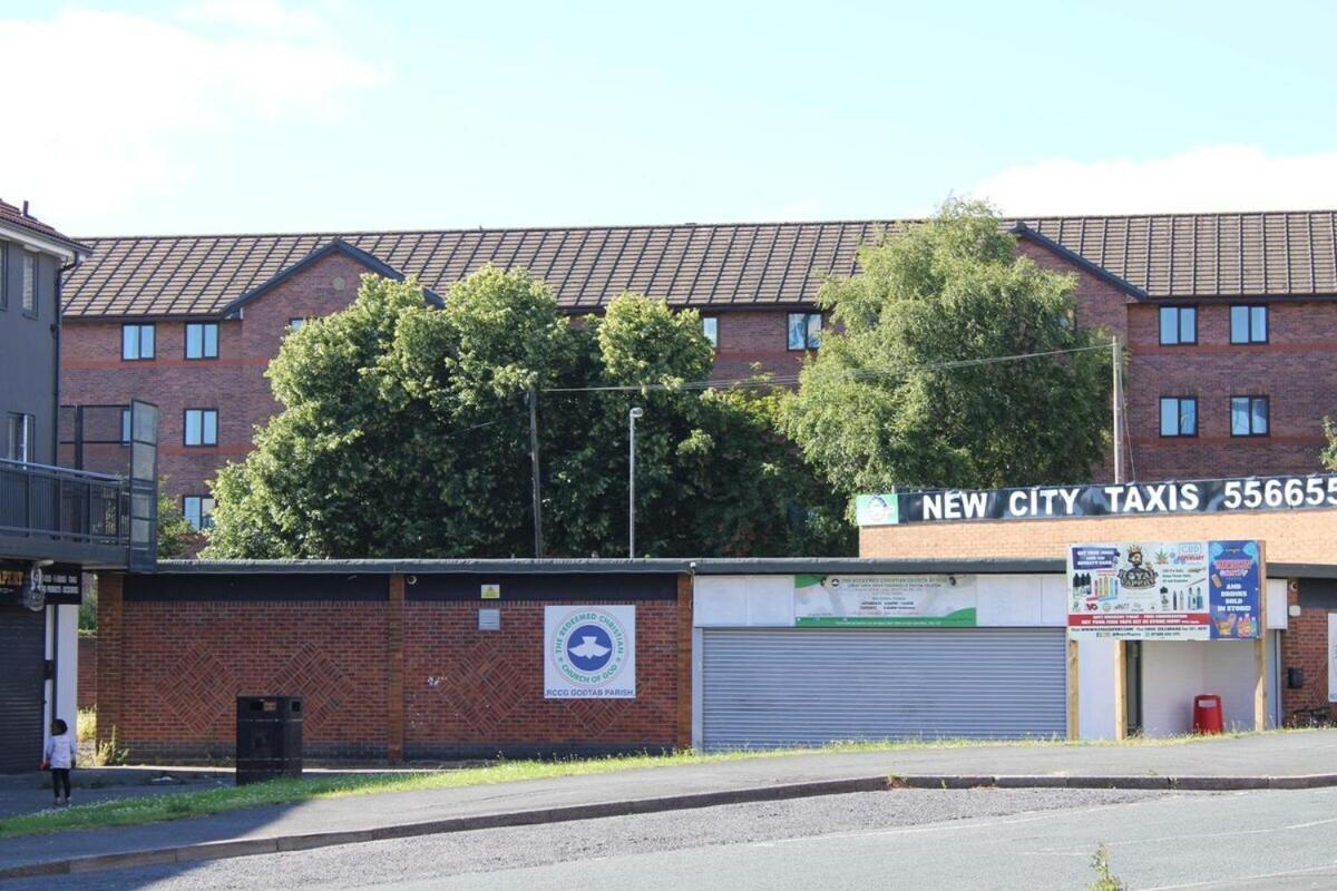 Two Bedroom Apartment, Free Parking, Close To Uclan And Free Wifi Preston  Esterno foto